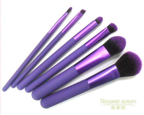 化妝刷套裝哪個好？挑選化妝刷有什么小技巧？