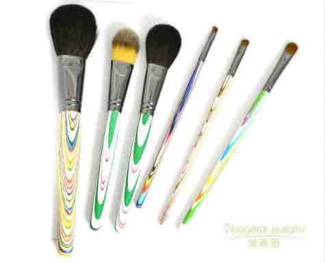 貴的化妝刷與便宜的化妝刷相比有什么區(qū)別？