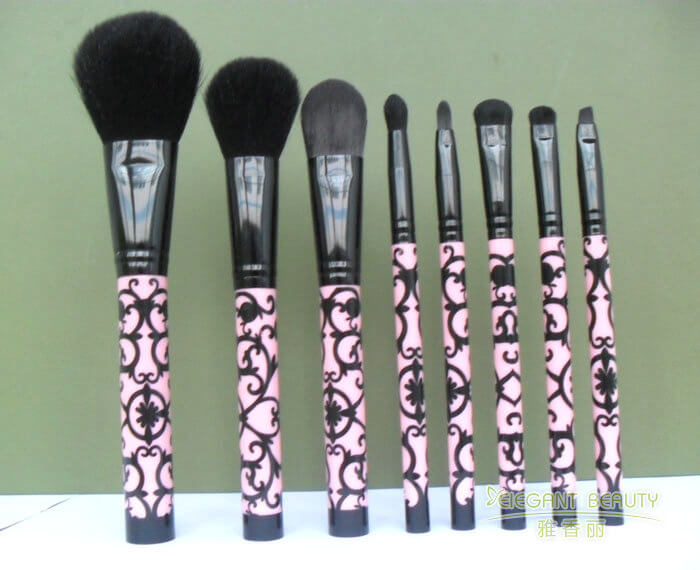 化妝刷套裝中的纖維毛與動物毛刷頭，如何根據(jù)膚質(zhì)選擇？