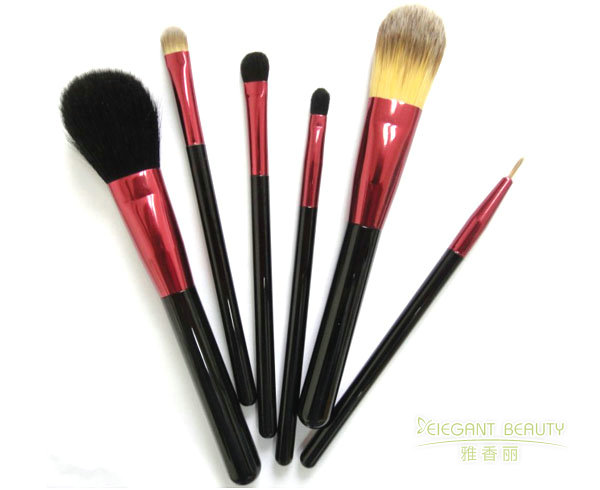 化妝刷套裝中的腮紅刷尺寸如何適配不同臉型？