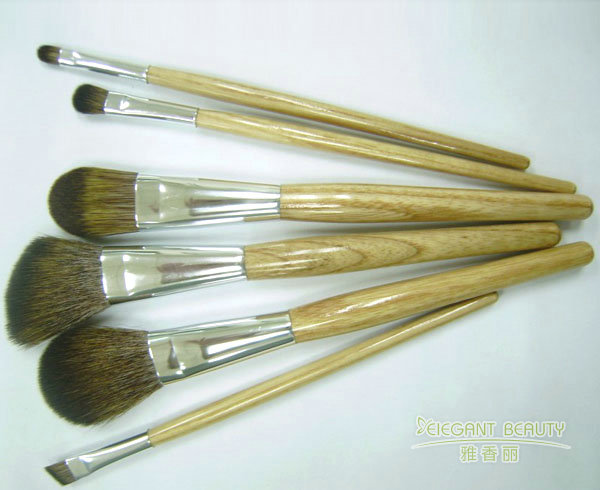 新手必看！化妝刷套裝全解析：從選刷到上妝一步到位